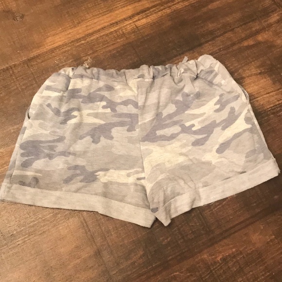 Camo shorts - Picture 2 of 2